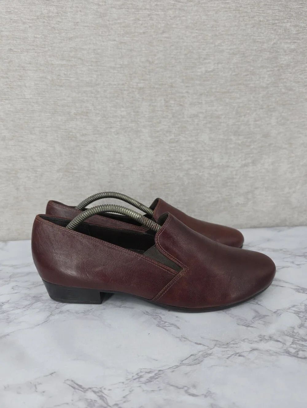 Munro Hailey Women’s Slip-On Leather Heeled Loafers in Brown